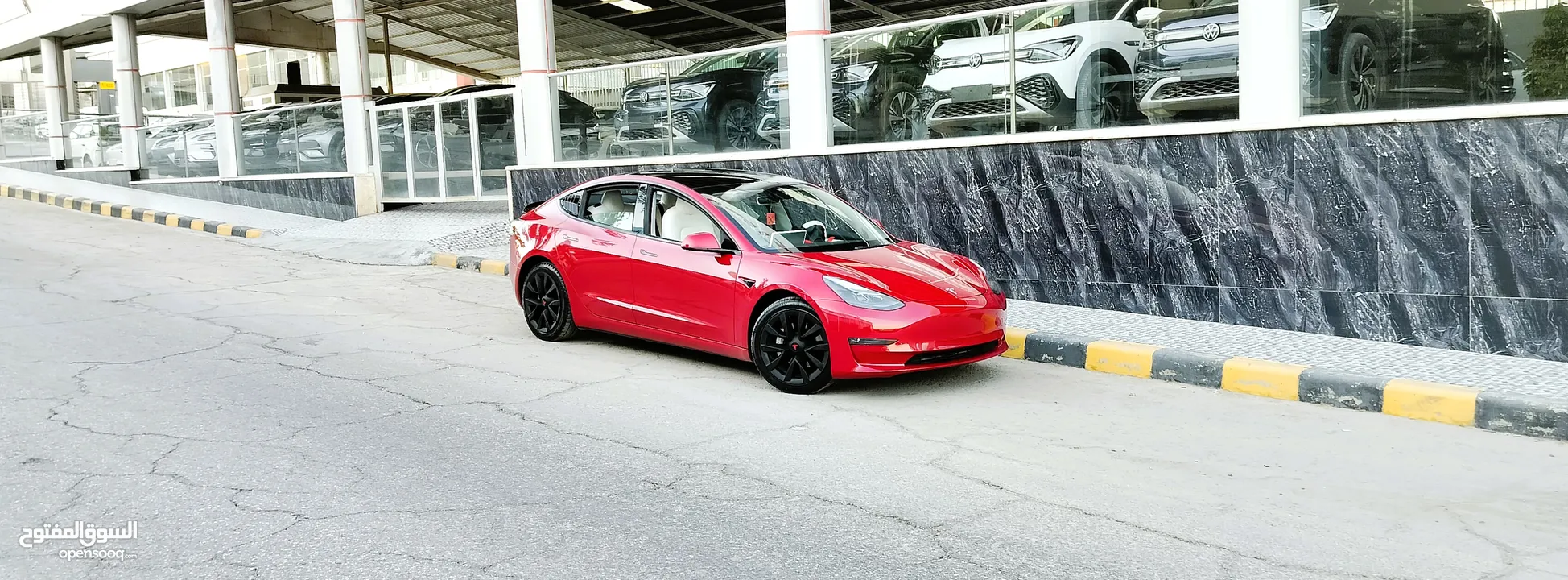 تيسلا 2022 model 3 فحص كامل 4 جــيـــد بدون ملاحظات غرفة جلد ابيض لون مميز بحالة الوكالة بسعر لقطة