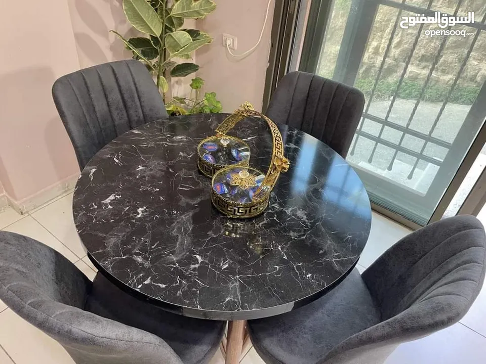 طاولة سفرة مع 4 كراسي