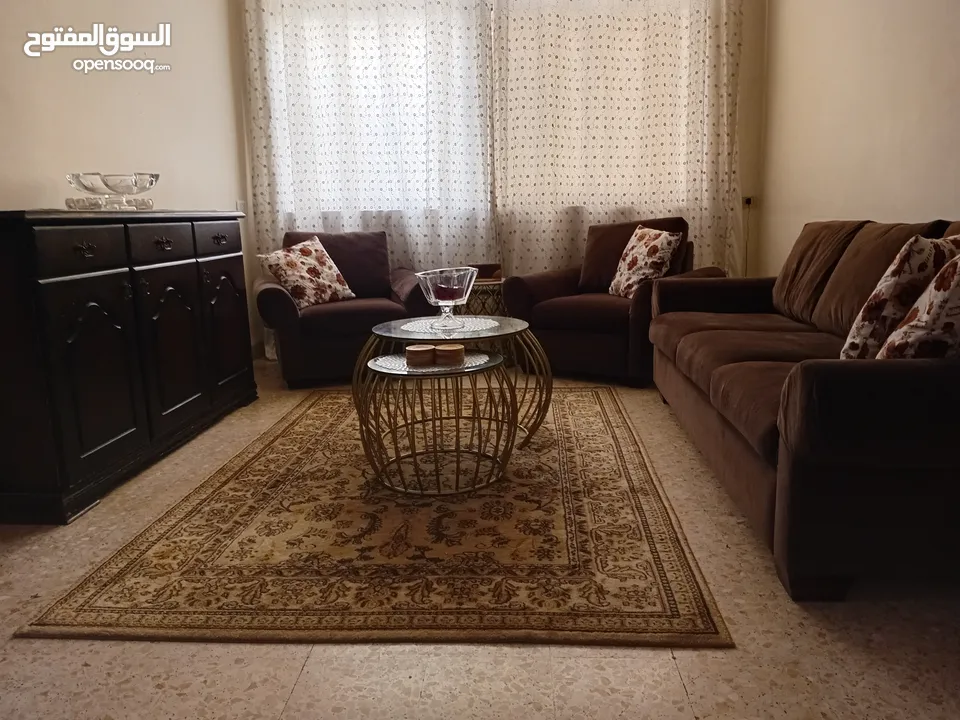 عفش بيت بالكامل للبيع بحالة ممتازة جدآ لداعي السفر