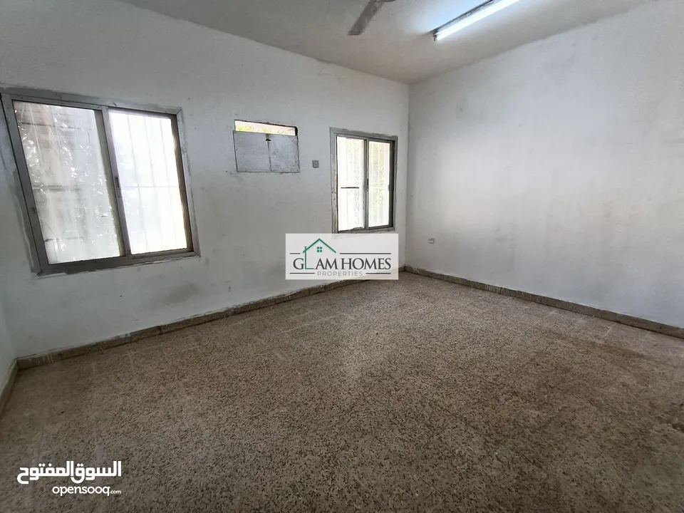 Spacious 9 bedroom villa at an amazing price in Wadi Kabir Ref: 375S