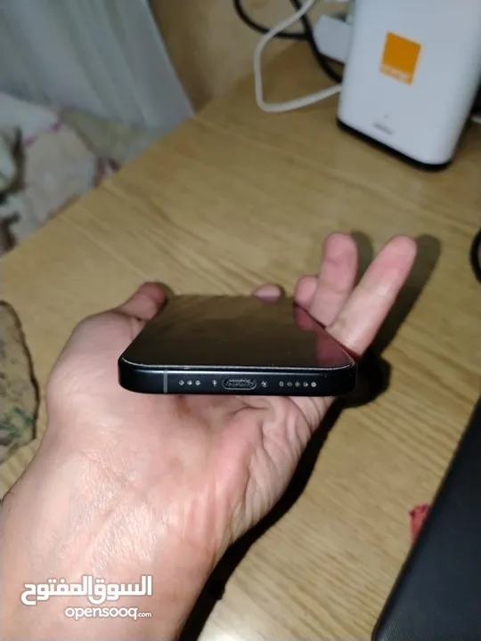 لون اسود iphone 16