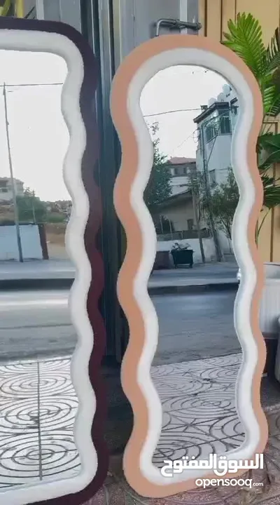 مرايا ستاند باطار مخملي فاخر تزيد فخامة المكان وتعكس جمالك من اول نظرة تضيف ديكور مميز للمكان