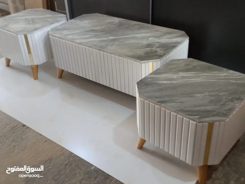 اطقم طربيزات طاولات شاشه مكون من ثلاث قطع خشب ودهان الون حسب الطلب