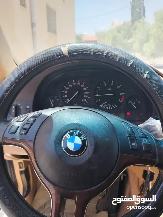 Bmw e39 520 2000 الدب للبيع