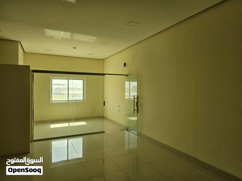مكتب للايحار في سلماباد الجديدة قرب المدينة للزجاج