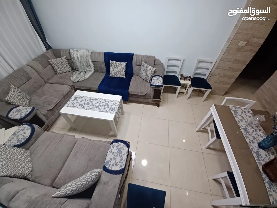 طقم كورنر جديد مع طاولة سفرة مستعملة