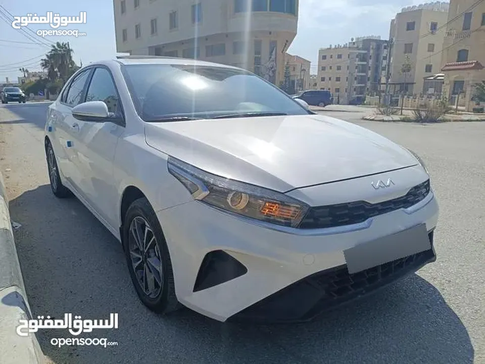 سيراتو k3 2022-2023 بنزين 8800 كيلومتر بحالة الوكالة  دهان الشركة الأصلي