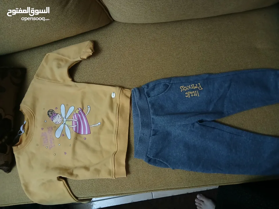 ملابس بناتي