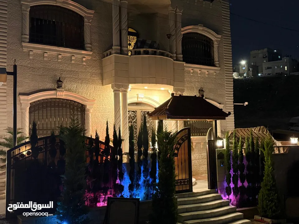 بيت مستقل طابقين والبناء جديد مساحه الارض 330 م مساحه البناء كل طابق 170 م واجهه حجر منطقه ام نواره