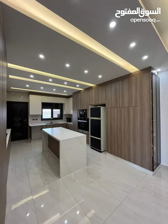 مطابخ مودرن خشب و الامنيوم  لماذا نحن.... نحن نريك مطبخك بتصميم واقعي جدا قبل أن ينفذ