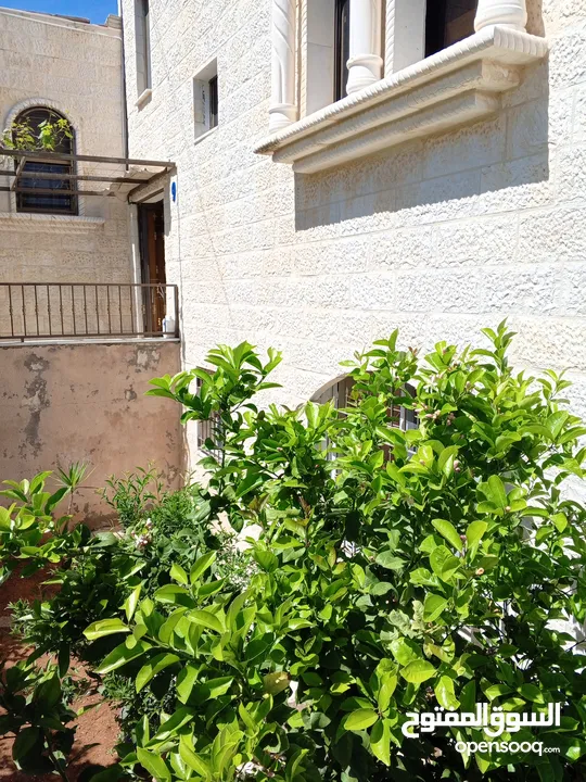 فيلا للبيع  البيادر قرب مسجد حسين خوجا في ارقى المناطق اول بدايه ابو السوس مقبل مشروع الجامعه الجديد