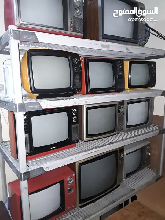 للبيع نوادر تلفزيونات من جيل سبعينيات القرن الماضي من 1970 م إلى 1989م