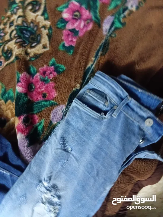 * شروة ألبسة جديدة مميزة بسعر مغري جدا _براندات/جينزات عدد 5 جديدة . اقرا الوصف