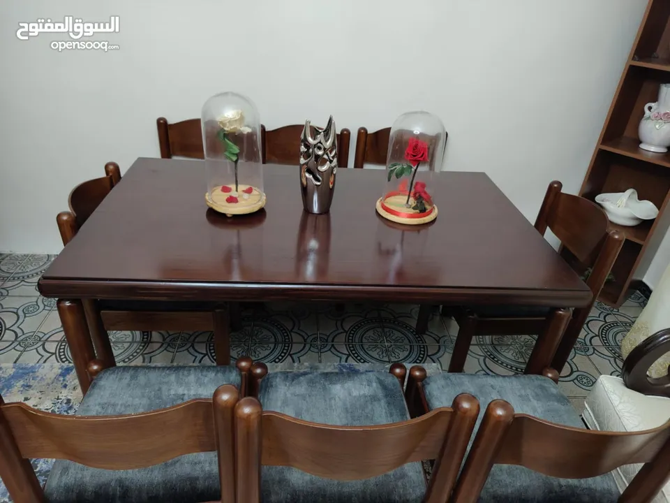 طاولة سفرة بحالة ممتازة للبيع خشب زان