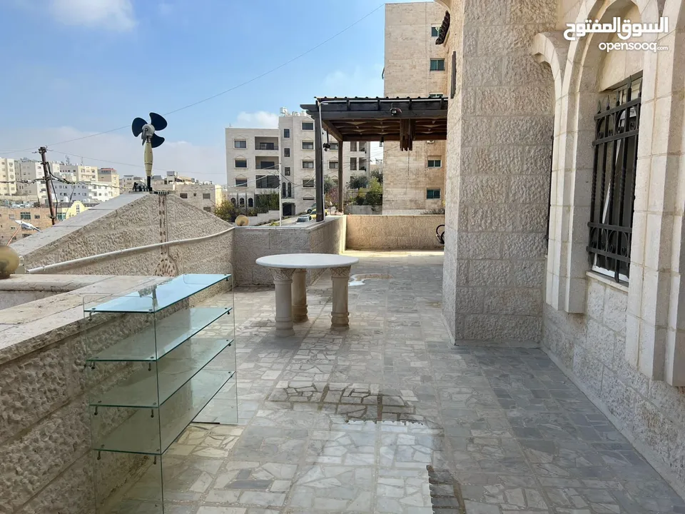ڤيلا للبيع في تلاع العلي منطقة راقية وهادية جداً شارع المحمدية جميع الخدمات بجانب الڤيلا موقع رائع