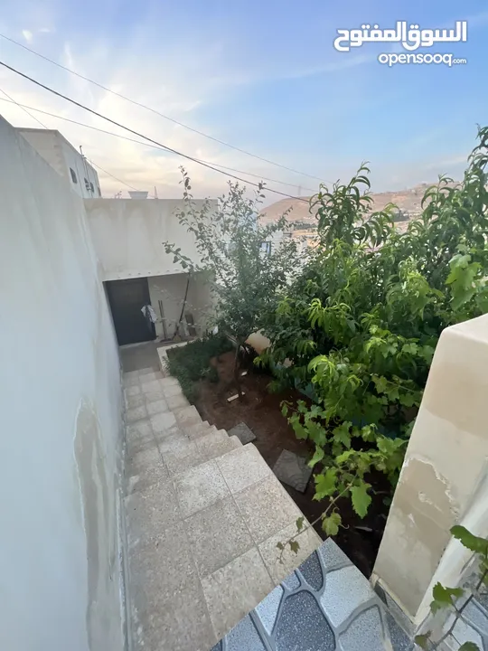 عماره طابقين للبيع تشطيب ديلوكس عمر البناء 5سنوات
