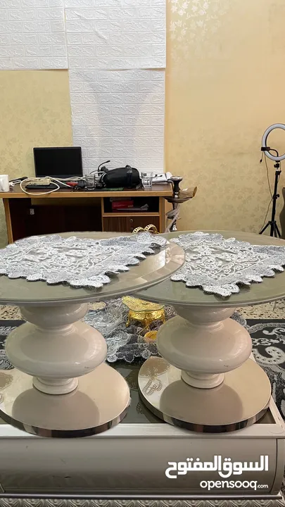 طقم كنب فاخر مستعمل + طاولة وسط + طاولتين جانبيتين + سجاد + برادي للبيع