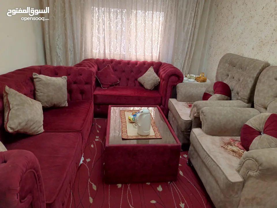 طقم كنب سبع مقاعد مع طاولة تفصيل وليس تجاري بحالة الوكالة البيع بسبب السفر