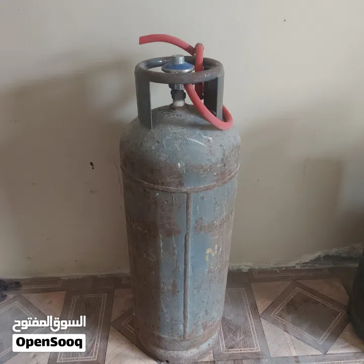 For Sale: Gas Cylinder   Full gas – with regulator – and hose  Delivery and installation av