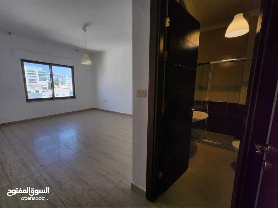 شقة فارغة للبيع بين الدوار الرابع و الخامس - ref: 14595