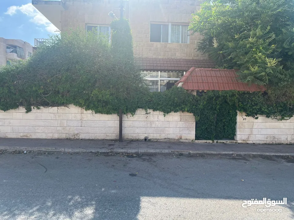 بيت مستقل للايجار بمساحة 300 متر ينفع ل(حضانات، دائرة حكومية)