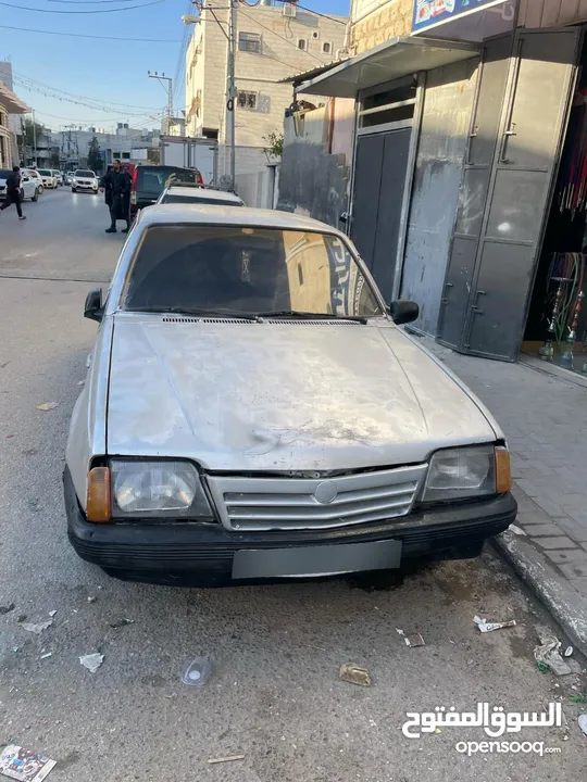 اوبل سكونا للبيع مع تحويلة غاز 9000 بدون التحويلة 8000. السيارة في الخليل. اوتوماتيك