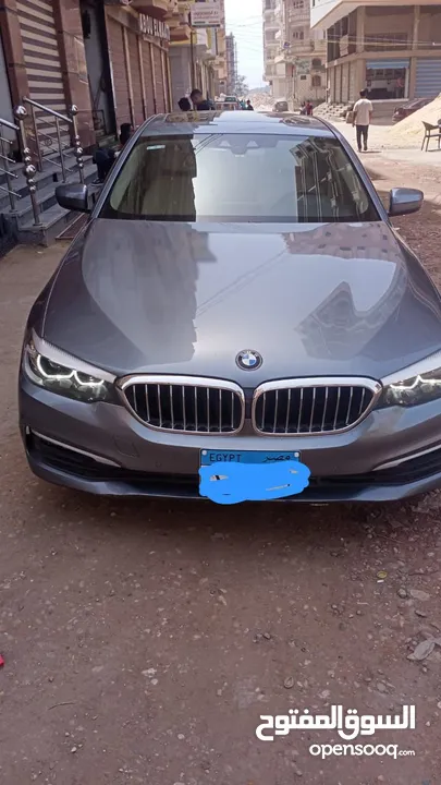 BMW 520 2019 35 الف كيلو اول مالك لاكشري أعلى فئة  فبريكا بالكامل برا وجوة  رخصة سنة  مرور التجمع  ا
