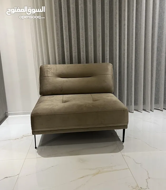 كورنر من محل ميكاسا مستعمل قليل بحاله ممتازه