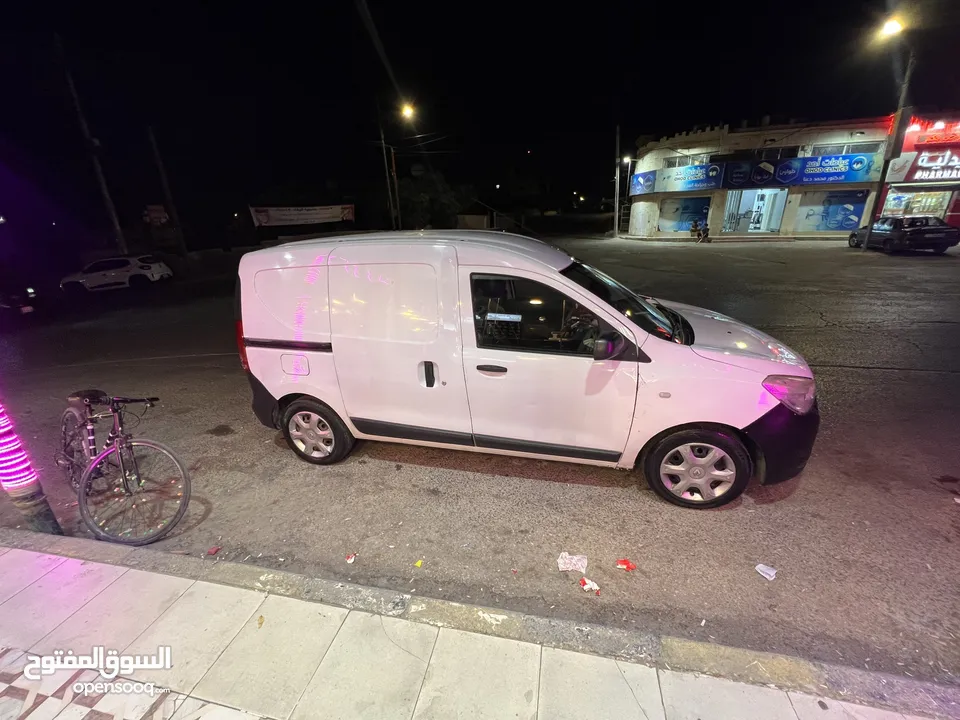 فان رينو دوكر 2017  Renault Domker Van