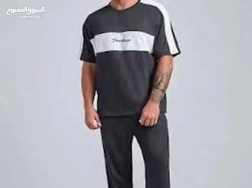 ملابس عصريه