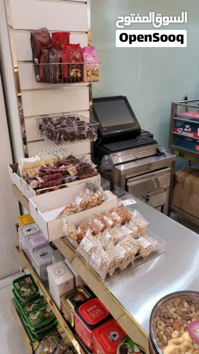 معرض مكسرات جاهز بالكامل”