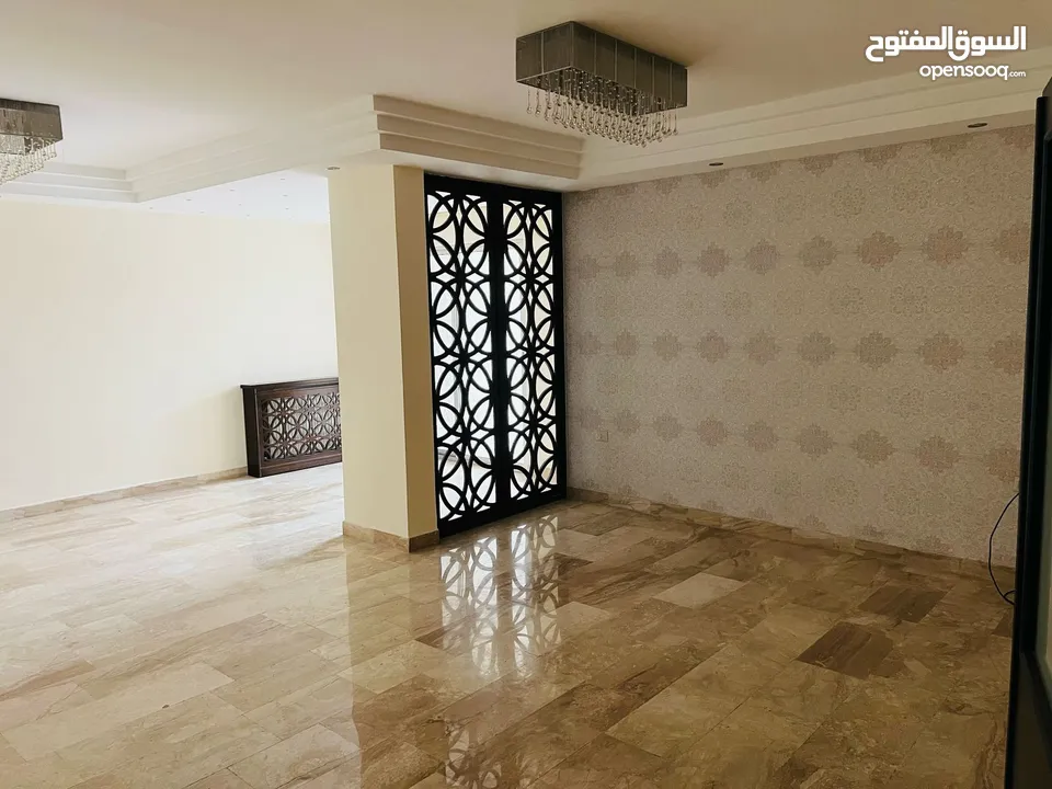 شقة أرضية للبيع في ضاحية النخيل - ref: 14613
