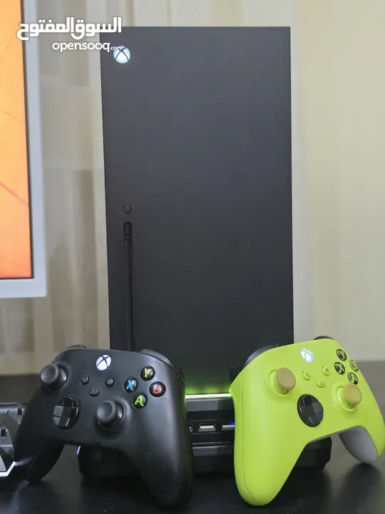 Xbox Series X بحالة الكرتونة + إيدتين + ألعاب أصلية + ملحقات شاحن لاسلكي+ نظام تبريد rgb ومداخل usb