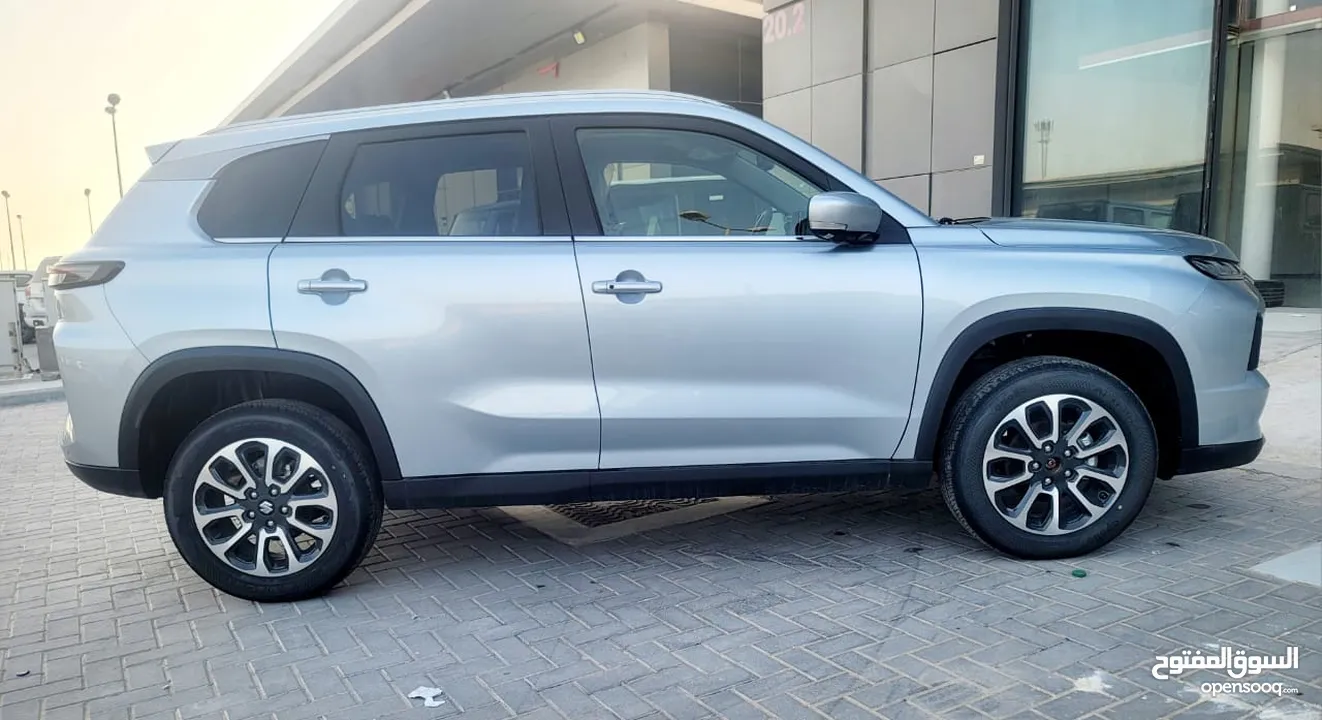 Suzuki Grand Vitara 1.5 6AT hybrid 2024 silver color