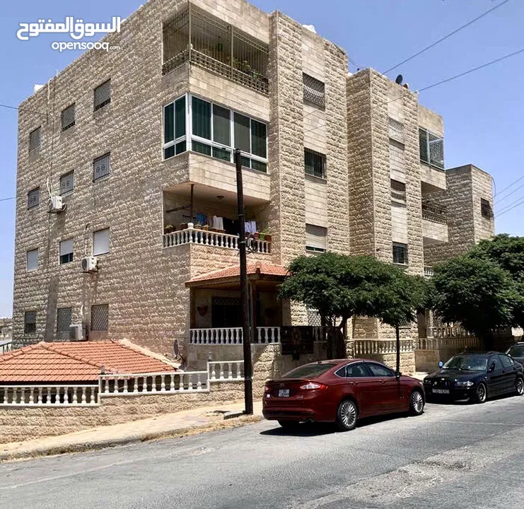 شقة للبيع بحي عدن من المالك  مباشرة والسعر قابل للتفاوض وسيتم خصم اي مبلغ صيانة من المبلغ