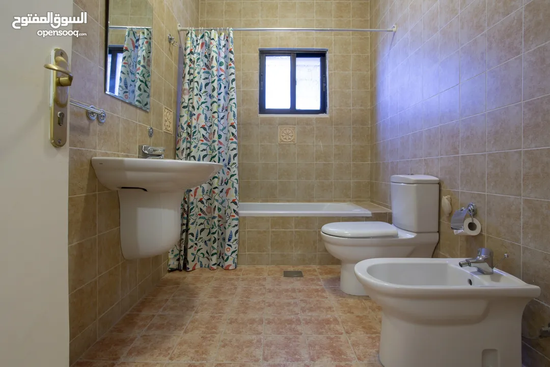 شقة طابقية 3 نوم فاخرة في الدوار الخامس / ام أذينة  5th Circle / Om Othaina  Luxury 3-Bedroom Flat