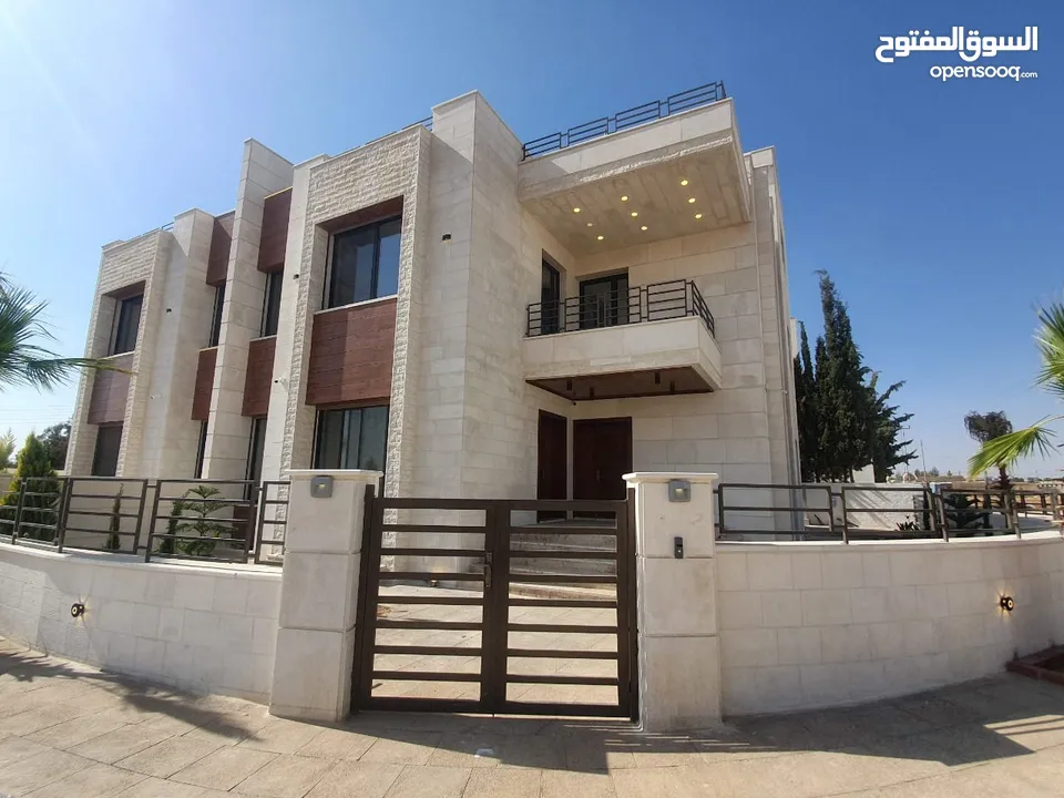 فيلا 460 متر لقطة في طريق المطار قرب جامعة الشرق الاوسط
