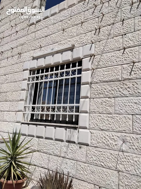بيت طابقين للبيع