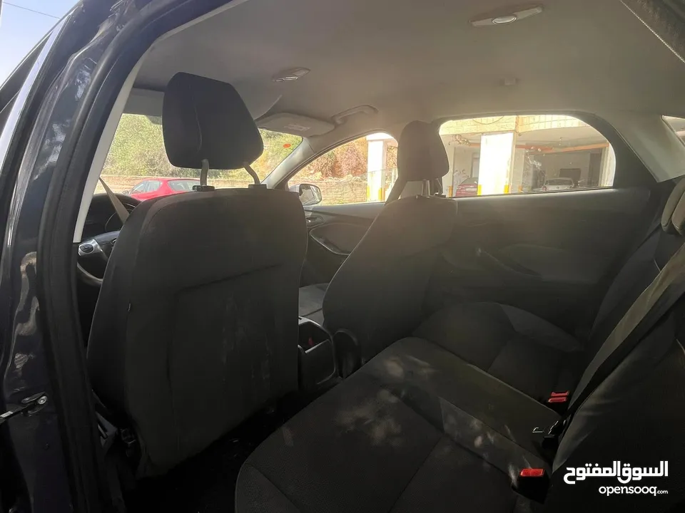 سيارة فورد فوكس موديل 2014 للبيع