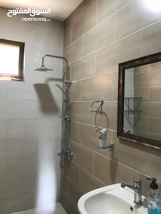 شقة طابقية مميزة للبيع( ليست اسكان)