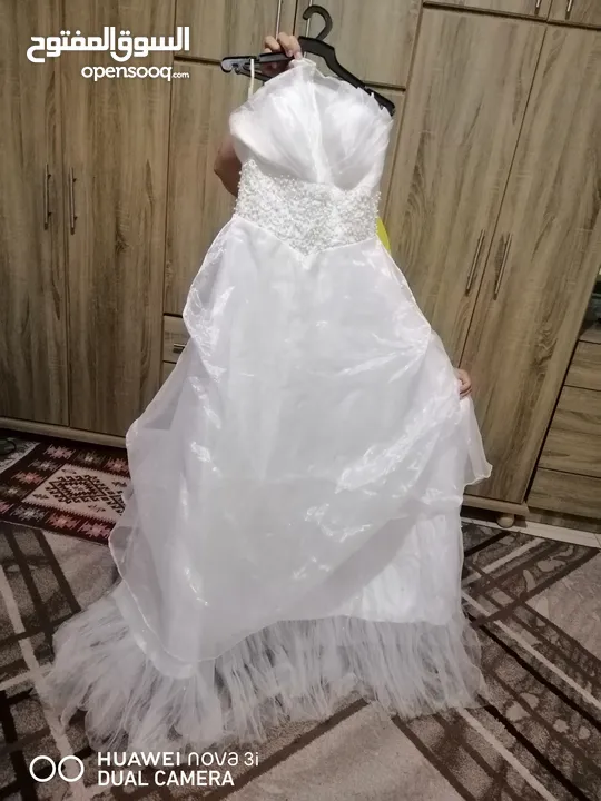 بدلة عرس موديل أمريكي نضيفة جدا شك يدوي للبيع بسعر مغري جدا 100 دينار.. استخدام مرة وحدة فقط
