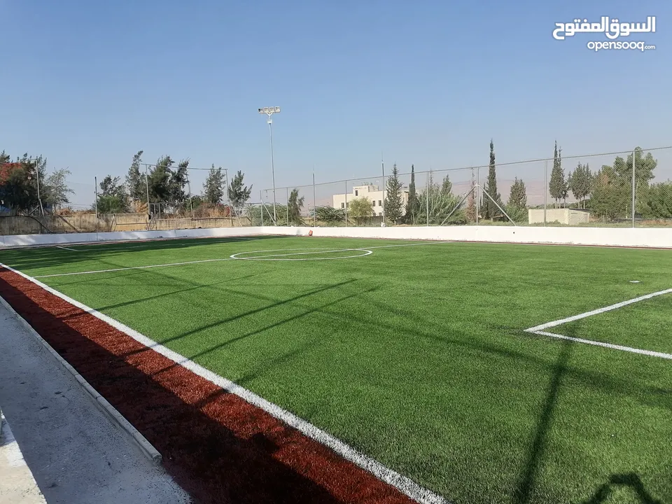 عشب صناعي واكسسوارات الملاعب