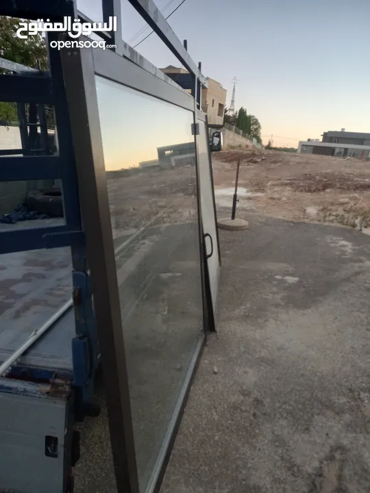 شباك دبل عرض 3 م ارتفاع 170 سم مع المنخل للبيع الموقع عمان جبيهه