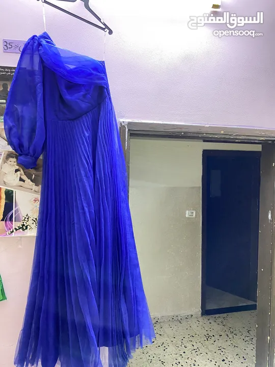 فستان لبسه وحده نمره 40  جديد فقط لبسه لحفله توجيهي  شريته ب250ش بدي ابيعه ب100ش للمعني