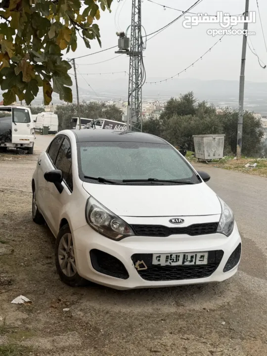 كيا ريو 2012 تأمين شامل سنة كاملة  السيارة نظيفة ماطور جير الالف الالف لون ابيض مع سقف اسود اندماج