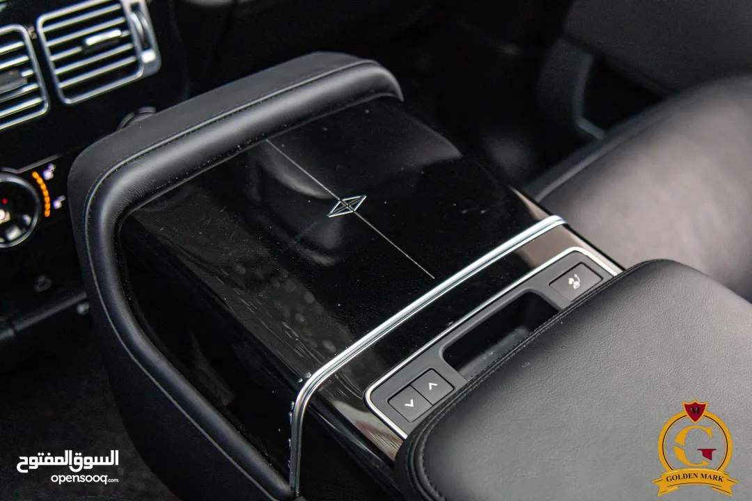 Range Rover Vogue 2021 Autobiography Black package   السيارة وارد الماني و قطعت مسافة 33,000