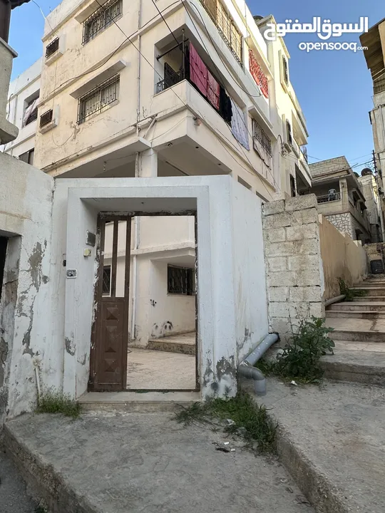 شقتين للبيع (أرضي + تسوية)  الزرقاء حي رمزي في منطقة حيوية جداً