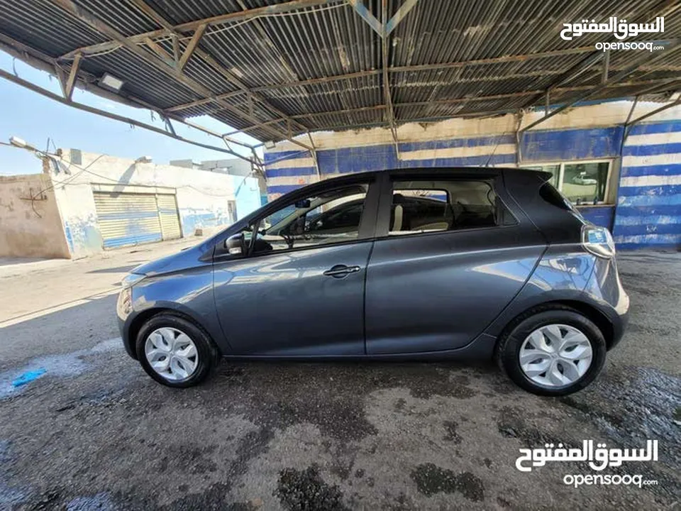 رنو زوي 2018 بيع كاش او بالتقسيط بدون بنوك  أو شركات التسهيل جميع الاضافات السياره اربعه جيد