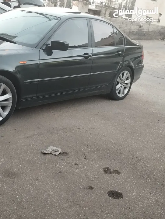 للبيع Bmw e46 2004  لون اخضر زيتي بجننن مع فتحة  دهان جديد السيارة كرتونة
