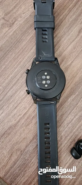 ساعة وسماعة huawei الاصليه لون اسود huawei smart watch gt 2 huawei freebuds 4i